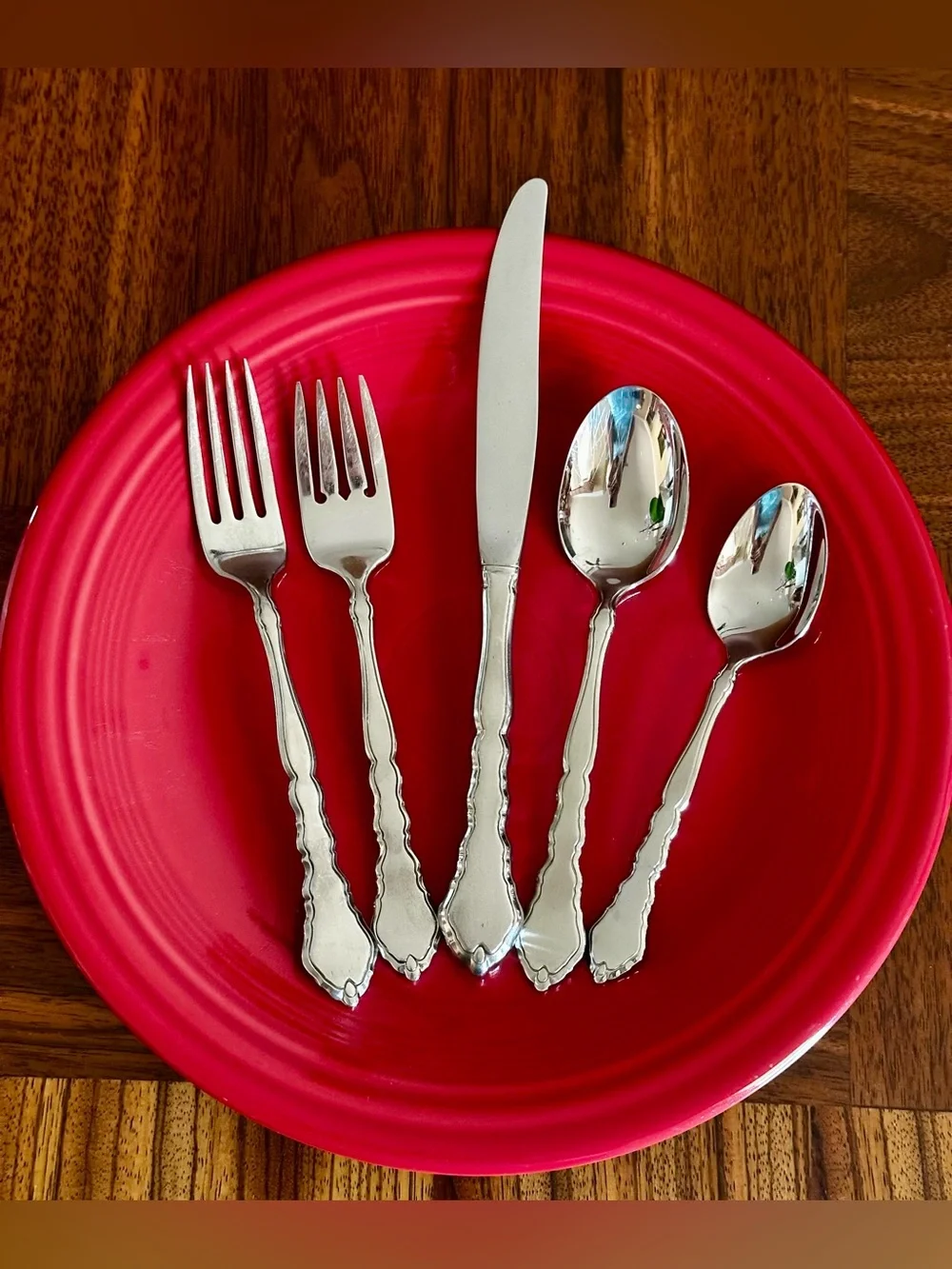 Oneida Satinique Stainless 5-Piece Place Setting. Satin frosted finish Pre-owned